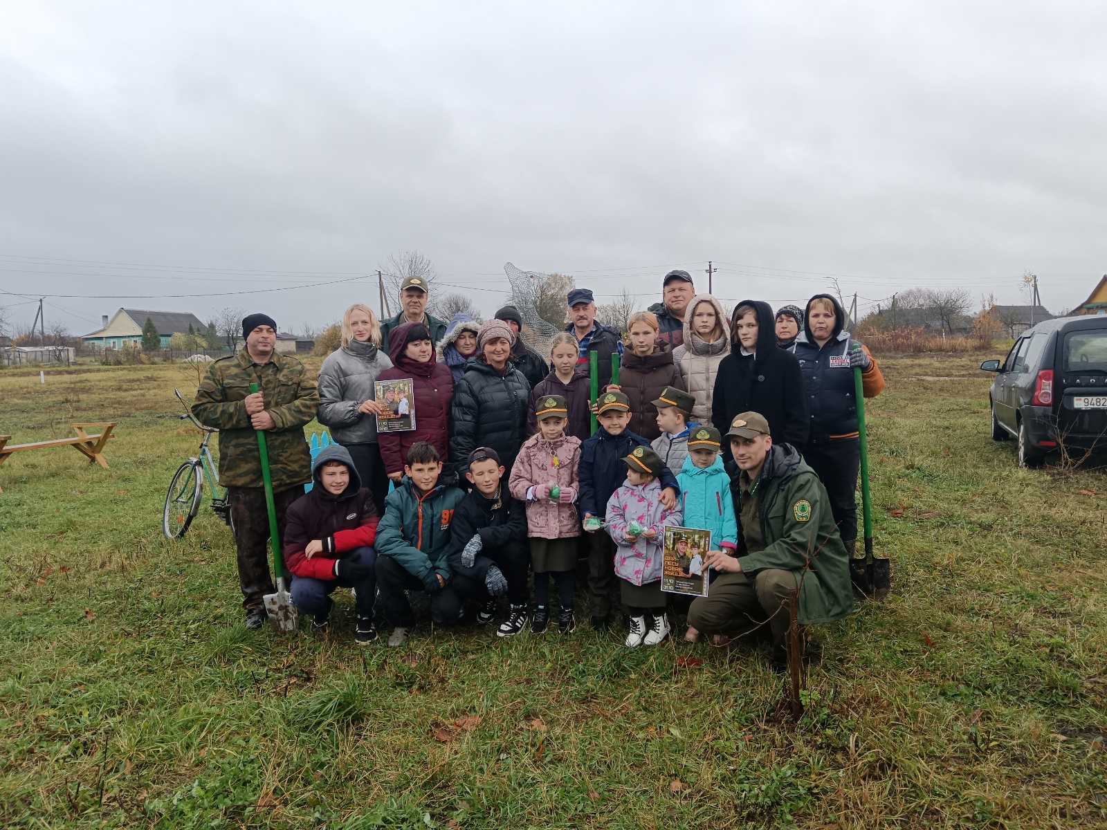 Юные лесоводы в деле! Наши «Боровички» озеленяют парк